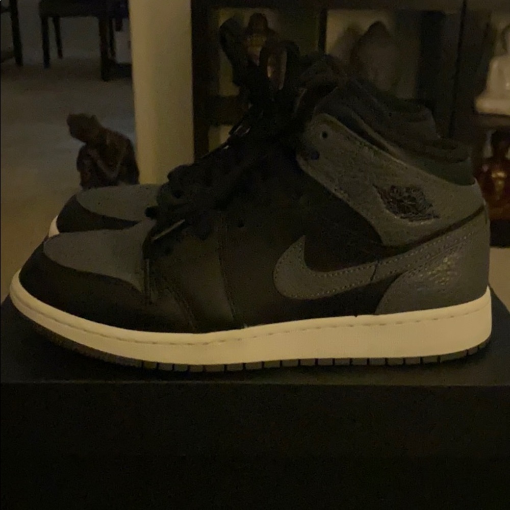 Jordan 1 MID - Picture 3 of 6